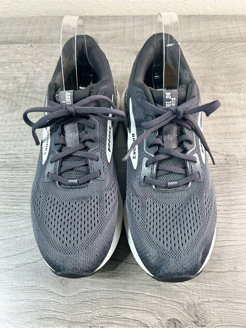 Brooks Ariel GTS 24 Women’s  Size 11 B Gray and White Running Sneakers Shoes